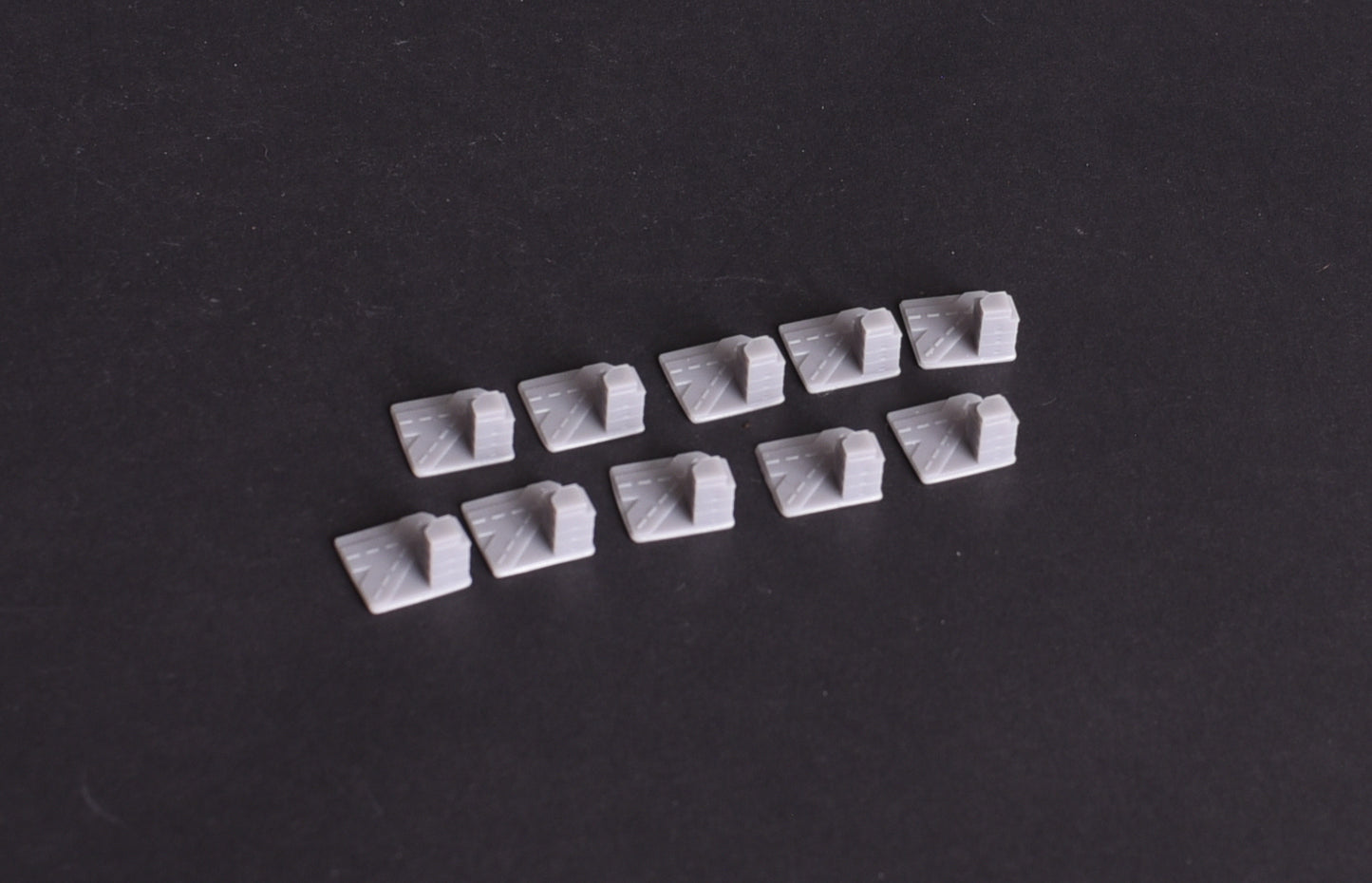 AA - Airbase - Unpainted (10pcs)